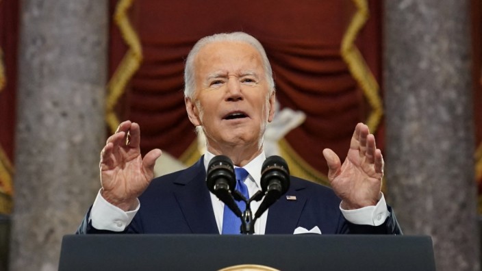 USA: Präsident Joe Biden bei seiner Rede in der Statuary Hall des Kapitolgebäudes, durch die am 6. Januar 2021 ein gewalttätiger Mob zog.