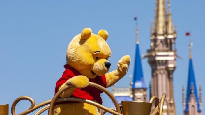 Copyrights: Winnie the Pooh in Disney World in Orlando.