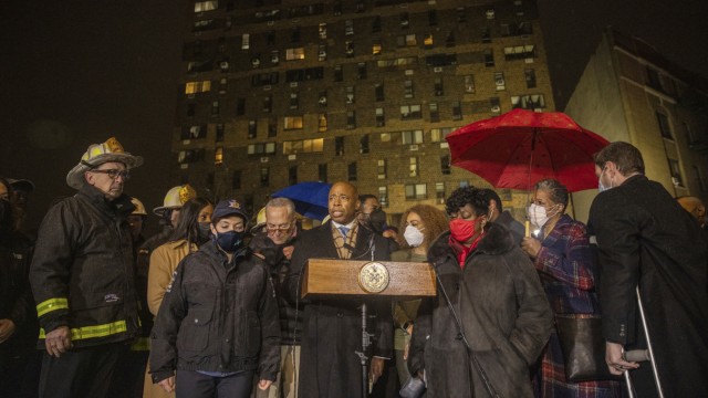 Fire in New York: The Mayor of New York City, Eric Adams, speaks at a press conference in front of the affected building.