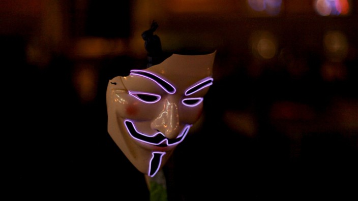 Hacker in der Ukraine und Russland: Das Hackerkollektiv Anonymous bekannte sich zu Angriffen auf Seiten des Kreml und russische Propagandawebsites. Zu Anonymous kann sich allerdings jeder bekennen.