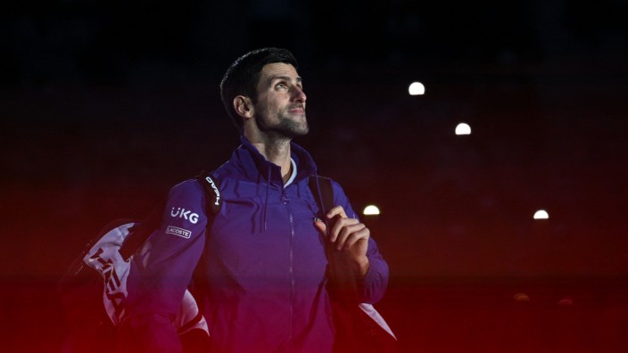 Australian Open: Novak Djokovic lässt sich trotz positiven Corona-Tests noch gerne mit Kindern fotografieren - natürlich ohne Maske.