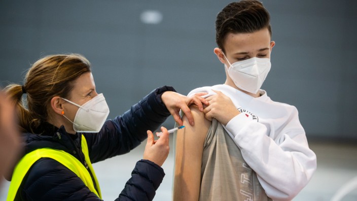 Coronavirus - Impfaktion in Stuttgart im Drive-In-Verfahren