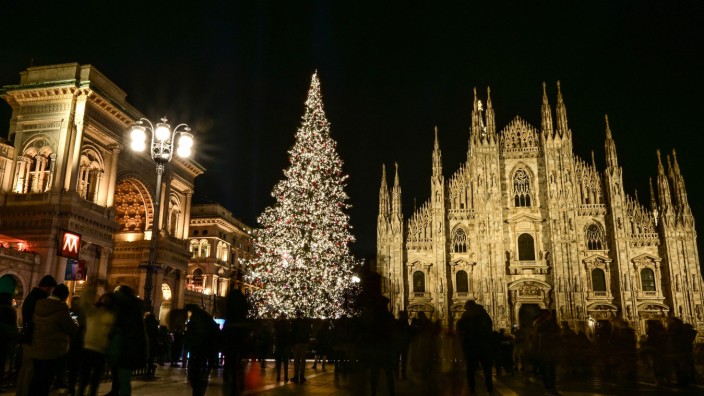 Übergriffe in Mailand: Die Piazza del Duomo in Mailand im Dezember: Mehrere Frauen berichten, hier am Silvesterabend Opfer sexueller Übergriffe geworden zu sein.