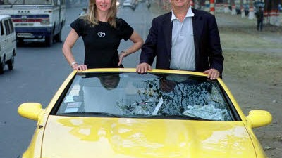 SZ-Serie: Die großen Spekulanten (42): Mit seinem speziell umgebauten Mercedes SLK umrundeten Jim Rogers und seine Frau Paige Parker die Welt.