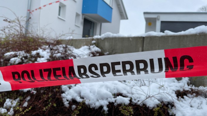 Verbrechen in Mistelbach: Im Januar wurden in einem Einfamilienhaus im oberfränkischen Mistelbach zwei Leichen gefunden. Unter Verdacht stehen die 16-jährige Tochter des Paares und ihr 18 Jahre alter Freund.