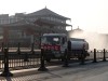 Corona in China: Desinfektionsmittel wird auf einer Straße versprüht