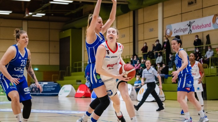Basketball: Lange Pause in Kanada: Meg Wilson (am Ball) ist zurück in ihrer zweiten Heimat Donau-Ries.