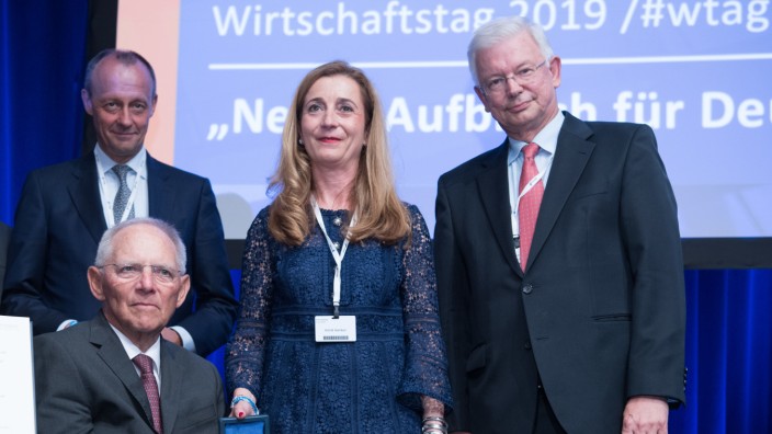 Astrid Hamker: Astrid Hamker, Präsidentin des Wirtschaftsrates der CDU, beim Wirtschaftstag 2019 in Berlin mit Friedrich Merz, Wolfgang Schäuble und Roland Koch.