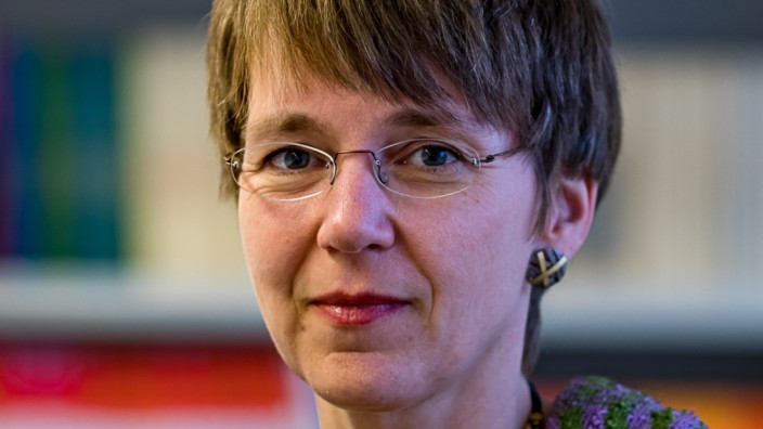 Systemrelevante Berufe: Nicole Mayer-Ahuja, geboren 1973, ist Professorin für die Soziologie von Arbeit, Unternehmen und Wirtschaft in Göttingen. Zuletzt erschien von ihr als Mitherausgeberin "Karl Marx - Ratgeber der Gewerkschaften?" (2019).