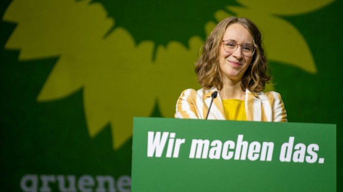 Politik in Bayern: Eva Lettenbauer, 29, ist seit 2019 Vorsitzende der bayerischen Grünen. Die Landtagsabgeordnete aus Schwaben führt die Partei zusammen mit Thomas von Sarnowski.