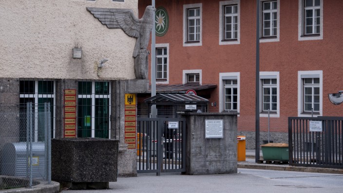 Corona-Leugner: Die Hauptwache an der Hochstaufen-Kaserne in Bad Reichenhall. Hier sind die beiden Soldaten stationiert, gegen die nun Ermittlungen laufen.