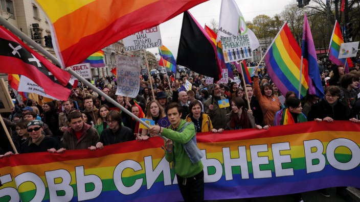 Russland: In Russland diffamiert man sie jetzt als "Queer-Aktivisten, Fem-Fanatiker und Ökopsychopathen": eine Demonstration von LGBT-Aktivisten in Petersburg am 1. Mai 2014.