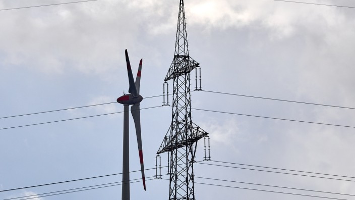 Energiewende: Windkraftanlagen zur Energieerzeugung gibt es durchaus in Bayern. Allerdings scheitern Anträge auf den Bau neuer Windräder oftmals an der 10-H-Regel.