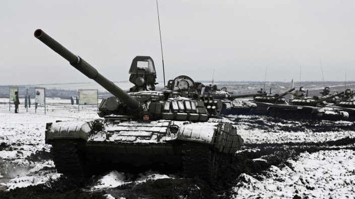 Ukraine: Russland setzt den Truppenaufmarsch an der Grenze zur Ukraine fort und demonstriert mit Militärübungen, hier in der Region Rostow, Präsenz.