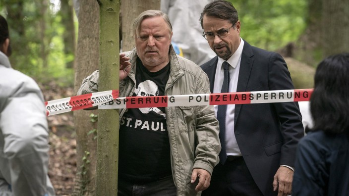 Tatort aus Münster: Boerne (Jan Josef Liefers, rechts) und Thiel (Axel Prahl) lassen sich gegenseitig nicht hängen, auch wenn einer einen Filmriss mit anschließender Vollkatastrophe hatte.