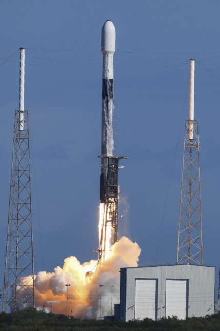 Germering: Go! Die Falcon-9-Rakete hebt pünktlich um 10.25 Uhr Ortszeit in Cape Canaveral, Florida ab. Es ist der 177. Start einer Rakete der Firma Space X von Elon Musk.