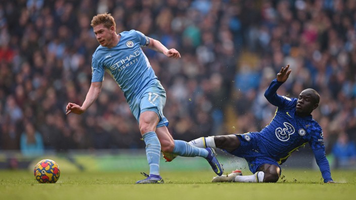Manchester City schlägt Chelsea: Entwischt sogar N'Golo Kanté, dem sonst niemand entwischt: Kevin De Bruyne.