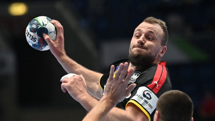 Corona bei der Handball-EM: Am Sieg gegen Belarus maßgeblich beteiligt und nun im Quarantäne-Hotel in Bratislava: Deutschlands Rückraum-Shooter Julius Kühn.