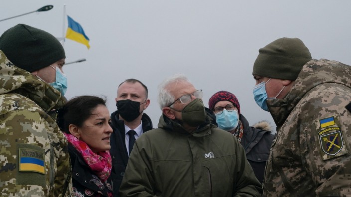 Ukraine und Europäische Union: Der EU-Außenbeauftragte Josep Borrell besuchte am 5. Januar die Grenzregion zum von Separatisten besetzten ukrainischen Staatsgebiet.