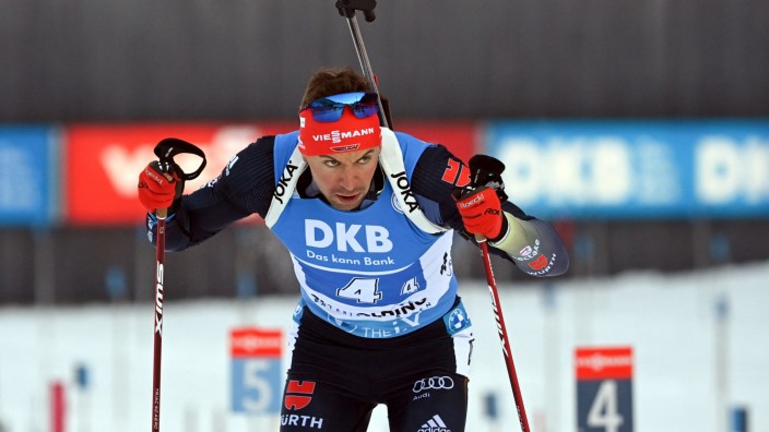 Biathlon: Souveräner Schlussläufer: Philipp Nawrath führt die deutsche Staffel auf Rang zwei.
