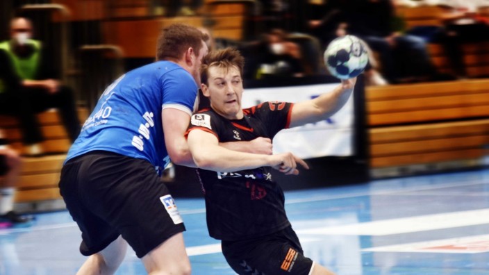 Handball: Umsonst geackert: Max Horner (re.) erzielte neun Tore, an der Heimniederlage gegen Pfullingen konnte der Rückraumspieler nichts ändern.