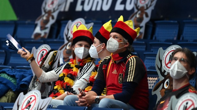 Handball World Cup start: with only one mask: German fans at Corona EM 2022 in Hungary.  This time the rules are much less strict.