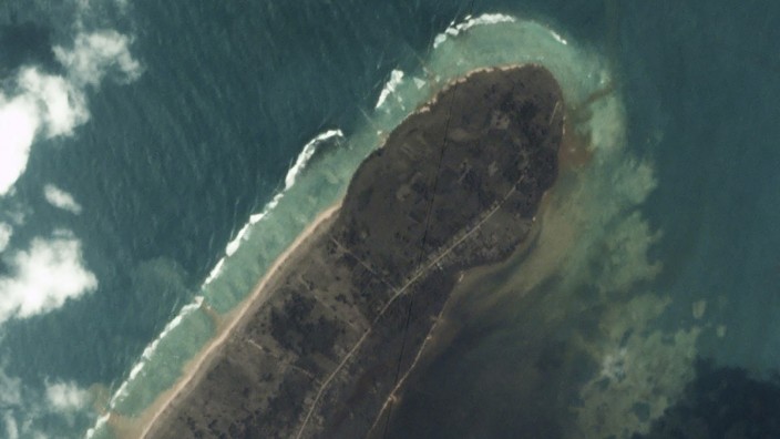 Vulkan in Tonga: Das Satellitenbild zeigt das Dorf Kanokupolu auf der Insel Tongatapu nach dem Vulkanausbruch.