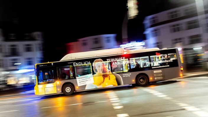 Linienbusverkehr am frühen Morgen in Oldenburg