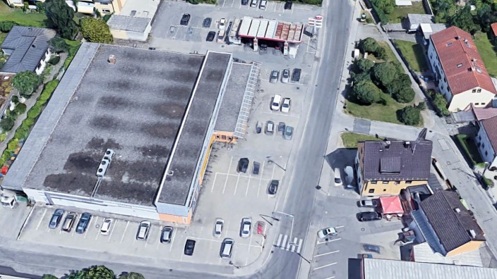 Einkaufen in Fürstenfeldbruck: Beton und Asphalt: Noch ist das von Parkplätzen eingerahmte, eingeschossige AEZ an der Heimstättenstraße kein Schmuckstück.