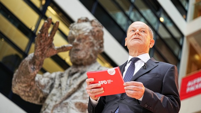 Außenpolitik: Willy Brandts Denkmal prägt die SPD-Zentrale, seine Ostpolitik noch immer die Partei.