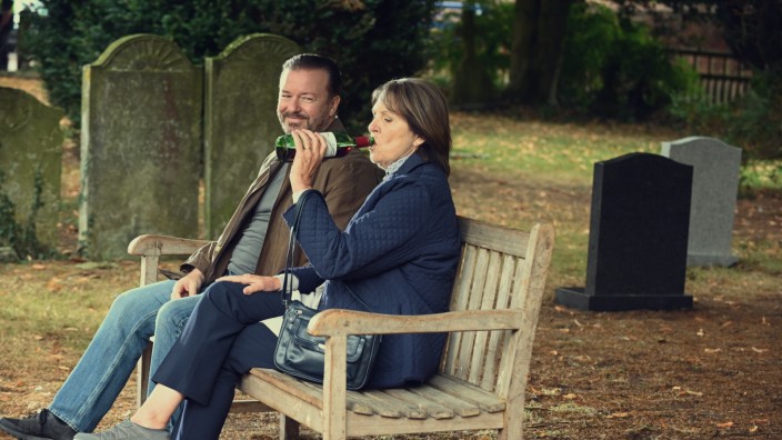 "After Life" auf Netflix: Ricky Gervais und Penelope Wilton in "After Life".