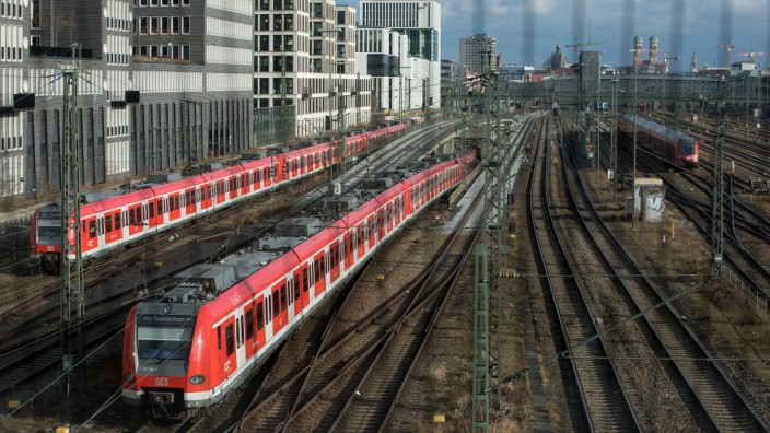 München heute: Fast zehn Prozent aller Münchner S-Bahnen waren im November unpünktlich. Das ist ein wirklich mieser Wert.