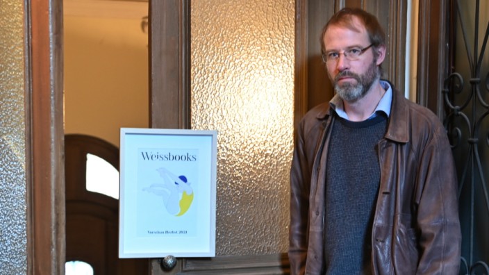 Verlagsbranche: Neugierig auf die unterschiedlichsten Formen von Literatur: Martin Brinkmann, mit zwei Mitstreitern nun auch "Weissbooks"-Verleger.