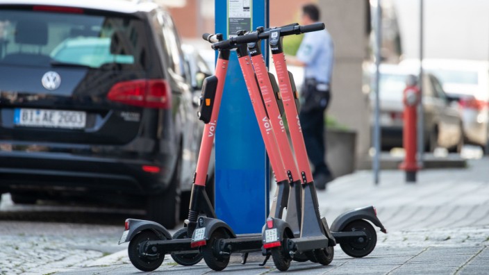 Verkehr in Bayern: In Rosa, Grün oder Türkis sind sie am häufigsten zu sehen: die Scooter, die per Elektroantrieb fahren.