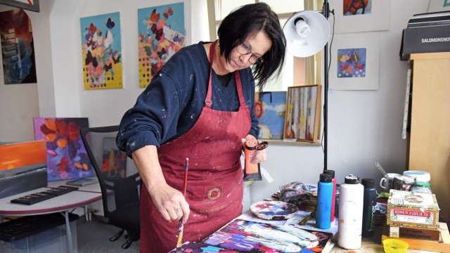 Kulturelle Zwischennutzung: Waltraud Kosak-Gonzalez ist eine der sieben Künstlerinnen, die in dem Atelier arbeiten.