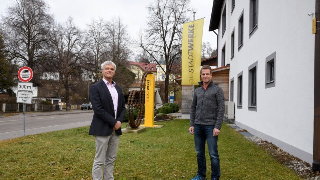 Energie und Kosten: Stadtwerke-Chef Walter Huber (li.) und Vertriebsleiter Michael Betzl.