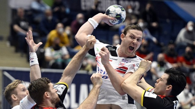Handball-EM: Den norwegischen Weltklassemann Sander Sagosen hatte die deutsche Abwehr ziemlich gut im Griff.
