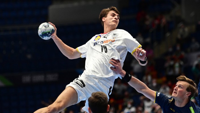 Handball-EM: Überflieger: Julian Köster war nicht nur wegen seiner vier Tore gegen Schweden, dem Bestwert des deutschen Teams, die Entdeckung des Turniers.