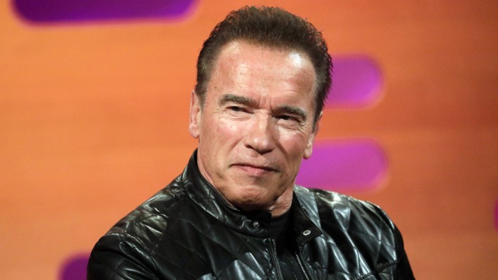 Leute: Warum war sein Vater so gewalttätig? Arnold Schwarzenegger glaubt: Es lag auch an seinen Erfahrungen im Krieg.