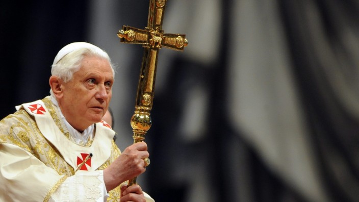 Katholische Kirche: Papst Benedikt XVI. im Jahr 2010 im Petersdom.