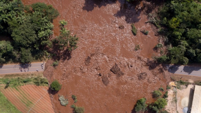 Dammbruch in Brasilien: Am 25. Januar 2019 begrub eine riesige, giftige Schlammlawine Menschen, Tiere und Häuser. Das Problem: TÜV Süd hatte den geborstenen Damm nur wenige Monate vorher noch als sicher zertifiziert.