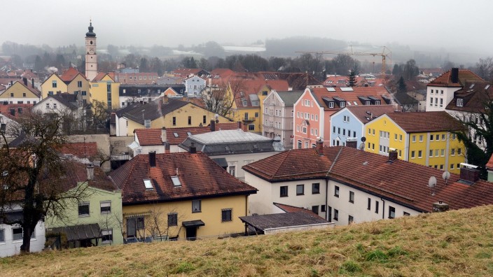Dorfen: Selbst im Winter sieht die Kleinstadt nicht ganz grau aus. Doch bunte Fassaden tragen nicht entscheidend zum Mikroklima bei.