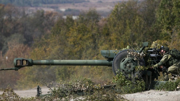 Ukraine-Krise: Auch die DDR verfügte über die 122-mm-Haubitze D-30 aus sowjetischer Produktion, hier bei einem russischen Manöver.