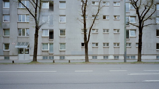 Fotoprojekt: Das Thema Wohnungslosigkeit "wird in München unserer Meinung nach verdrängt oder zumindest aus der Innenstadt ferngehalten", sagt Fabian Gruber. Deswegen haben sie das Fotoprojekt "Behind Grey Walls" gestartet.