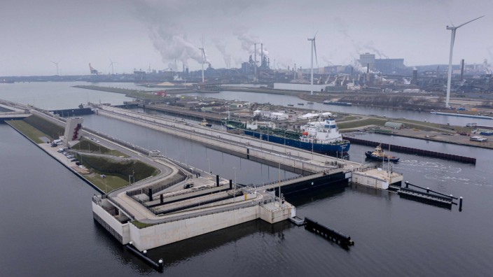 Schifffahrt: Ursprünglich sollte die Ijmuiden-Schleuse bereits 2019 ihren Betrieb aufnehmen.