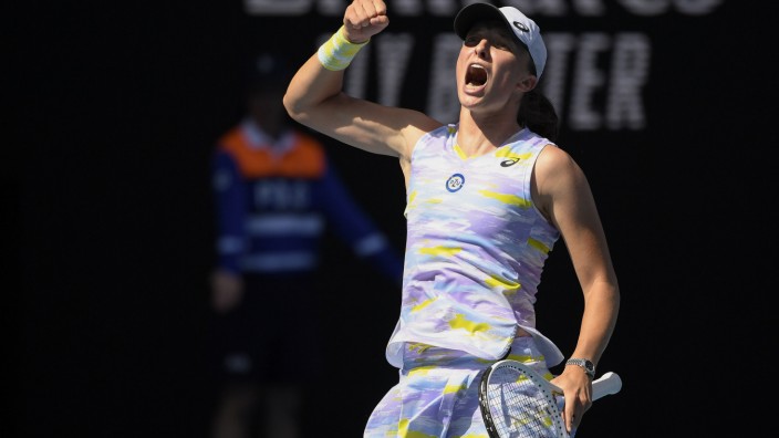 Australian Open: Iga Swiatek setzte sich in Melbourne gegen Kaia Kanepi durch.