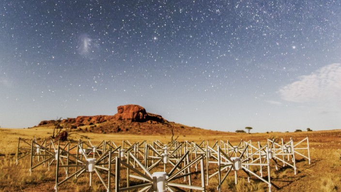 Astronomie: Antennen des Murchison Widefield Array (MWA) in Westaustralien.