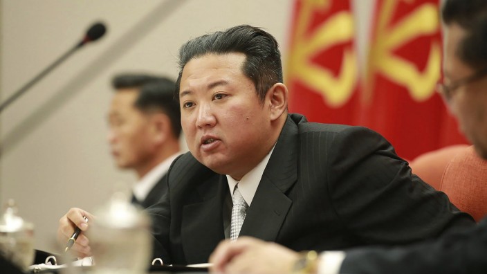 Nordkorea: Gingen die Raketentests nach hinten los? Nordkoreas Diktator Kim Jong-un bei einem Parteitreffen in Pjöngjang.