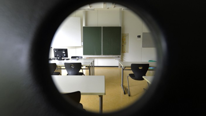 Bildung in der Pandemie: Wie der Unterricht weiterhin gestaltet wird, ist alles andere als sicher. An manchen bayerischen Schulen sind ganze Klassen in Quarantäne, an anderen wiederum fehlen nur wenige Kinder.