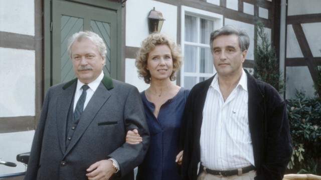 Michael Degen zum 90. Geburtstag: "Irgendwo muss das Geld ja herkommen": Michael Degen 1988 in der ZDF-Serie "Diese Drombuschs" mit Günter Strack und Witta Pohl.